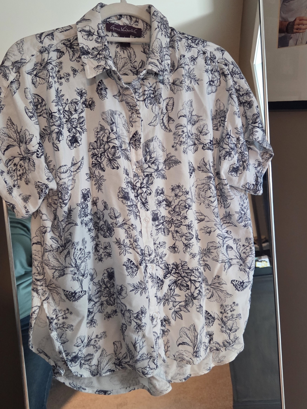 Gloria Vanderbilt Floral Short-Sleeve Button-Up Shirt - White with Navy Print